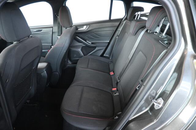 Ford FOCUS Wagon 1.0 EcoBoost ST Line Business Navigatie Cruise control Airco Trekhaak PDC Goed Onderhouden Inruil Mogelijk!