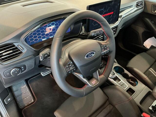 Ford FOCUS 2.3 EcoBoost ST-3 | 280pk Automaat | Performance Pack | AGR-stoelen | Winter Pack | Adaptive cruise control | Head up Display | Camera