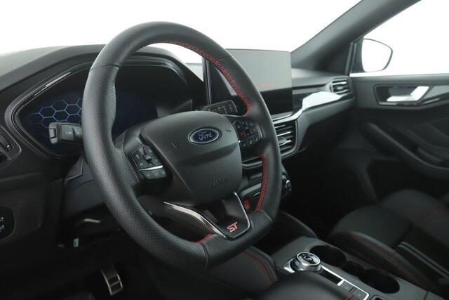 Ford FOCUS 2.3 EcoBoost ST-3 | 280pk Automaat | Performance Pack | AGR-stoelen | Winter Pack | Adaptive cruise control | Head up Display | Camera