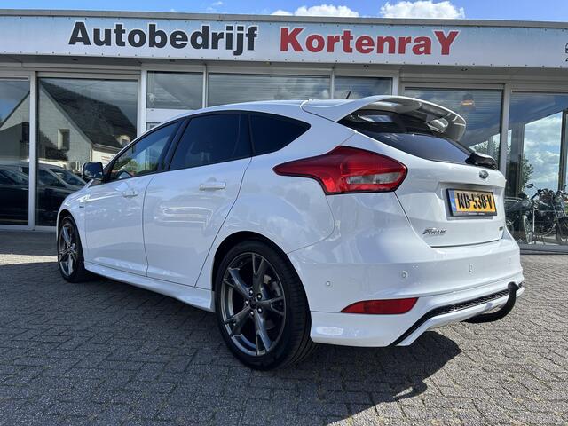 Ford FOCUS 1.5 ST-Line /airco/cruise control/pdc/d-riem vervangen bij km172194 - 04-11-2024/100% dealer onderhouden.