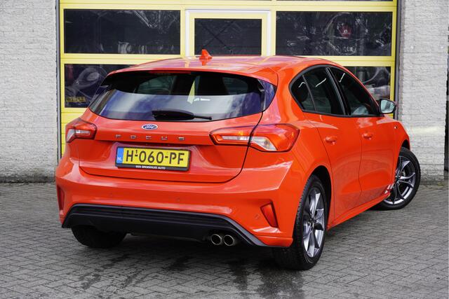 Ford FOCUS 1.5 EcoBlue 5drs ST Line Business BJ2020 Lmv 17" | Led | Pdc | Achteruitrijcamera | Navi | Keyless entry | Verwarmd voorruit | Climate control | Cruise control | Verwarmde voorstoelen | Verwarmd stuurwiel | Zwarte hemel | Getint glas