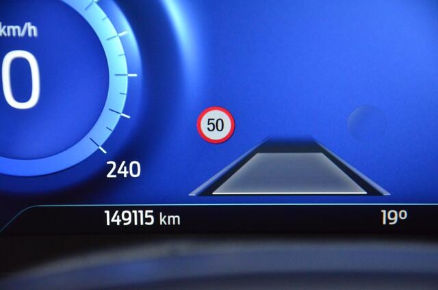 Ford FOCUS Wagon 1.0 EcoBoost Hybrid Titanium Navi/Pdc/Ecc/Led/Stoel Stuur & ruitverwarming/Leder/Cr-Controle/Privacy-Glass/Lmv/Achteruitrijcamera/Virtual Cockpit