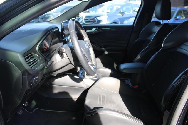 Ford FOCUS 2.3 EcoBoost ST-3 | Winterpack | Adaptieve Cruise Control | Camera | Privacy Glass | 19 INCH Lichtmetalen Velgen | DAB | B&O Sound
