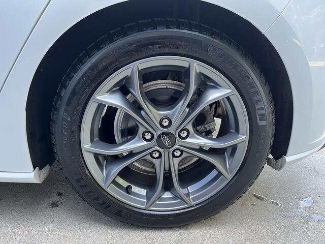 Ford FOCUS 1.0 EcoBoost ST Line 1e EIGENAAR LED NAVI CRUISE AIRCO TREKHAAK