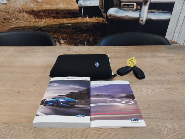 Ford FOCUS 1.0 EcoBoost ST Line PANO DAK ADAPT CRUISE HUD CAMERA B&O SOUND LED NAVI 18 INCH