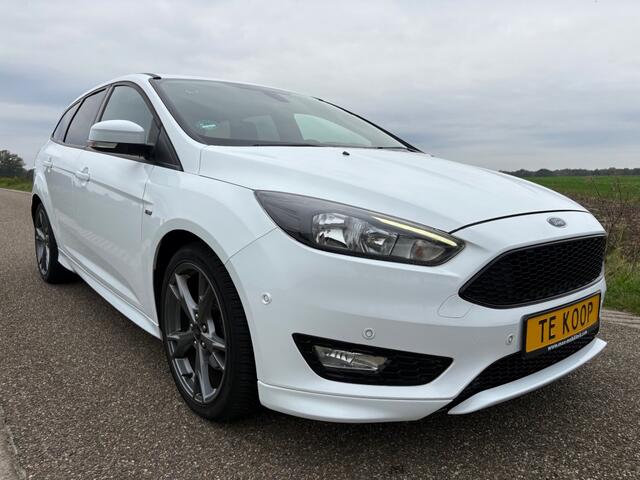 Ford FOCUS 1.5 ST LINE 182 PK! / BOMVOL / ZEER NETTE STAAT