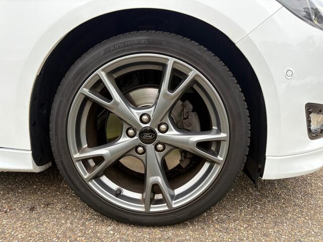 Ford FOCUS 1.5 ST LINE 182 PK! / BOMVOL / ZEER NETTE STAAT