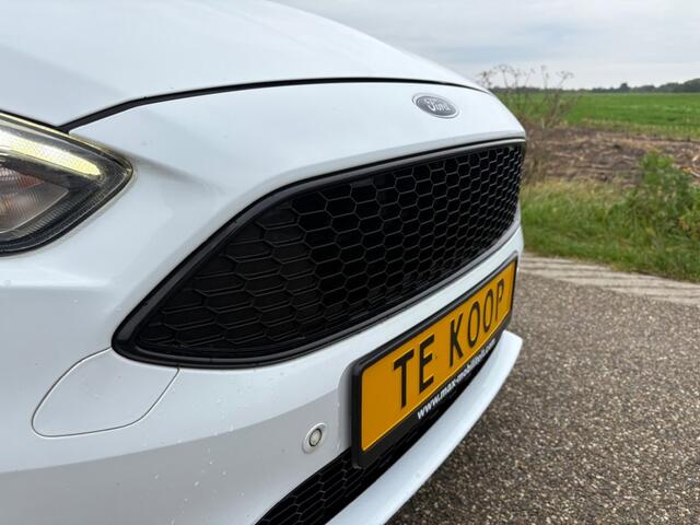 Ford FOCUS 1.5 ST LINE 182 PK! / BOMVOL / ZEER NETTE STAAT