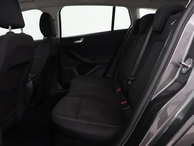 Ford FOCUS 1.0 EcoBoost Titanium | Trekhaak | Carplay | Navigatie | Keyless | Full LED | Parkeerhulp | Climate control | Cruise control