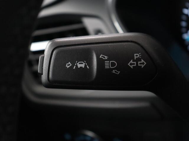 Ford FOCUS 1.0 EcoBoost Titanium | Trekhaak | Carplay | Navigatie | Keyless | Full LED | Parkeerhulp | Climate control | Cruise control