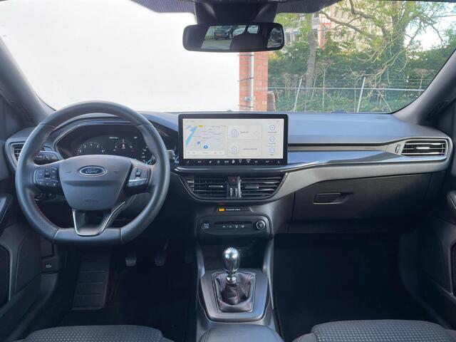 Ford FOCUS Wagon EcoBoost Hybrid 125 pk ST Line | Winter Pack | 4 seiz. banden | Navi | Clima | Cruise | Dr. loos Apple Carplay |