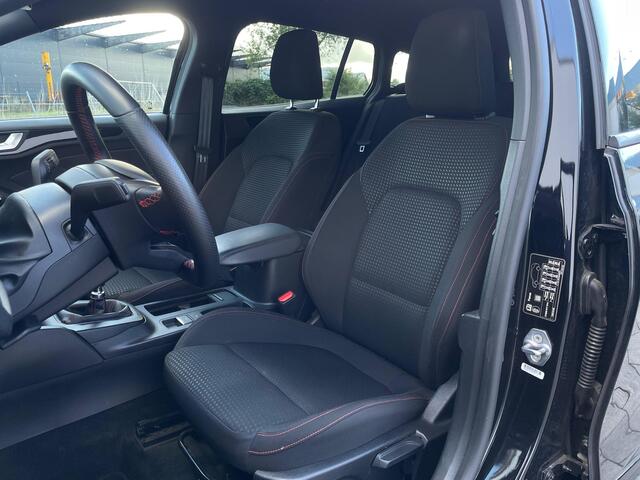 Ford FOCUS Wagon EcoBoost Hybrid 125 pk ST Line | Winter Pack | 4 seiz. banden | Navi | Clima | Cruise | Dr. loos Apple Carplay |