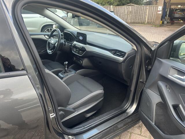 Ford FOCUS 1.0 EcoBoost Business STOEL- EN STUURVERWARMING CRUISE NAVI KEYLESS
