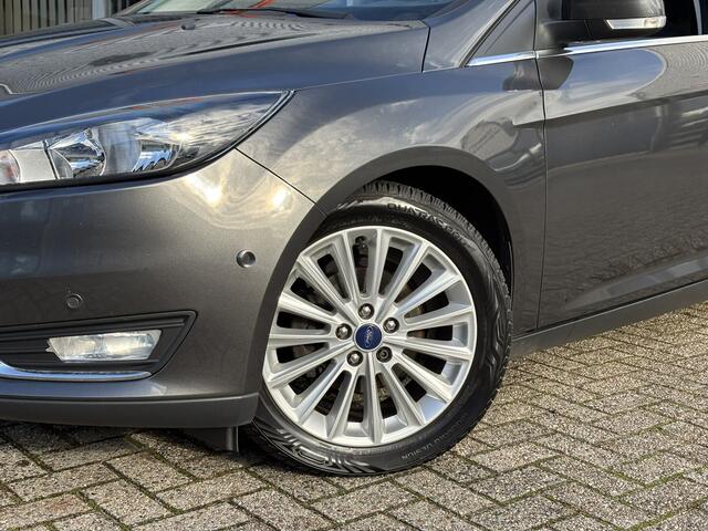 Ford FOCUS Wagon 1.0 Titanium / Allseason Banden / Trekhaak / Airco / Parkeersensoren Voor + Achter /