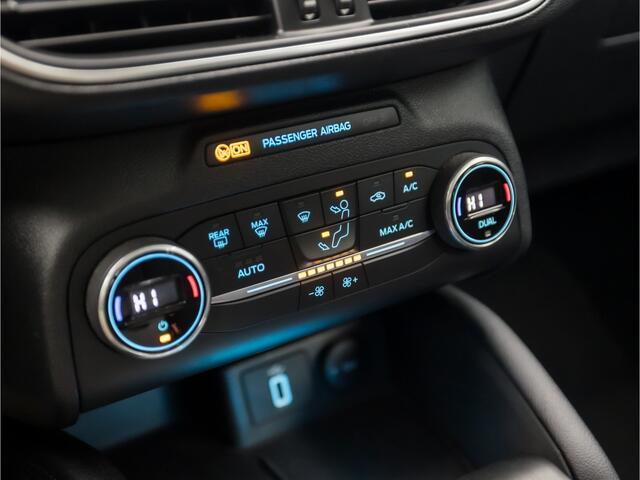 Ford FOCUS Wagon 1.0 EcoBoost Titanium Sport Automaat (APPLE CARPLAY, GROOT NAVI, CLIMATE, TREKHAAK, SPORTSTOELEN, KEYLESS, LED KOPLAMPEN, LM VELGEN, LANE ASSIST, NIEUWSTAAT)