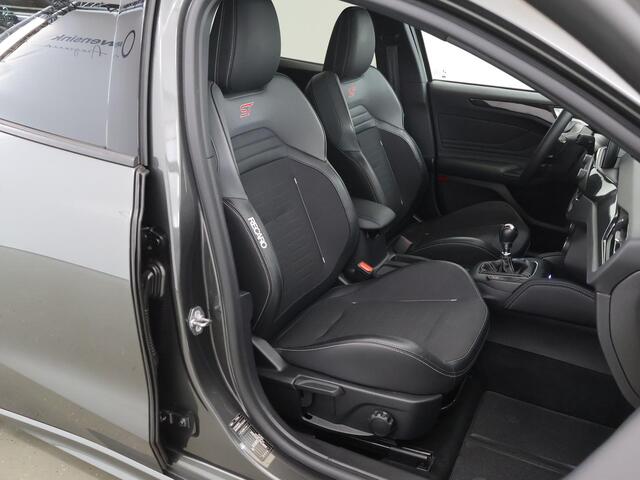 Ford FOCUS Wagon 2.3 EcoBoost ST-3 | Navigatie | Winterpakket | Full Led Koplampen | Parkeercamera | Keyless Go |