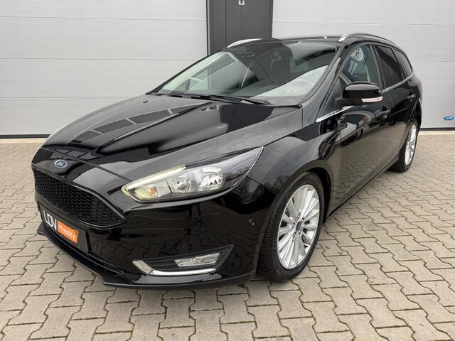 Ford FOCUS 1.5 Titanium / Automaat / Camera / Stuur en stoelverwarming / Cruise control.