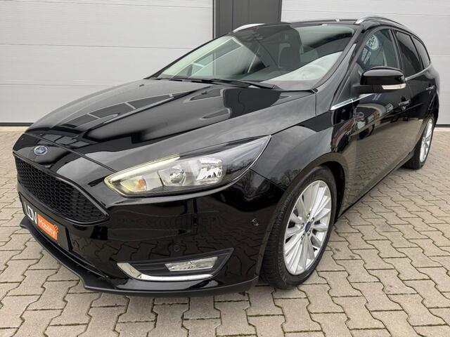 Ford FOCUS 1.5 Titanium / Automaat / Camera / Stuur en stoelverwarming / Cruise control.
