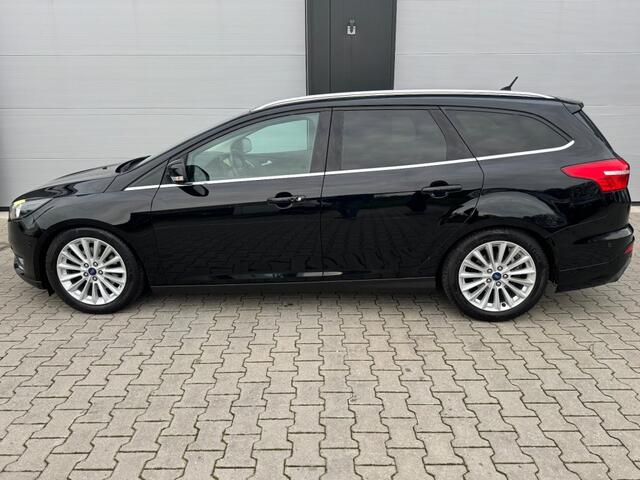 Ford FOCUS 1.5 Titanium / Automaat / Camera / Stuur en stoelverwarming / Cruise control.