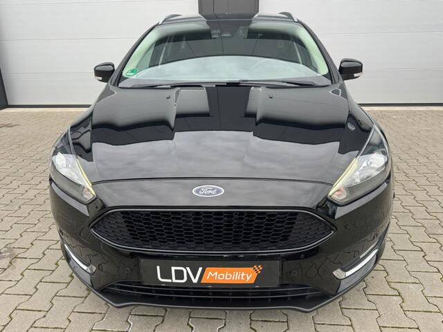 Ford FOCUS 1.5 Titanium / Automaat / Camera / Stuur en stoelverwarming / Cruise control.