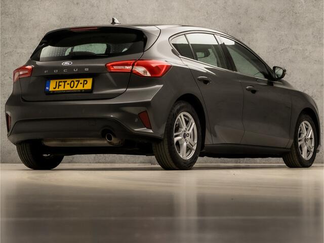 Ford FOCUS 1.0 EcoBoost Titanium Sport Automaat (APPLE CARPLAY, GROOT NAVI, STUUR/STOELVERWARMING, KEYLESS, LM VELGEN, SPORTSTOELEN, PARKEERSENSOREN, DAB+, LANE ASSIST, NIEUWE APK, NIEUWSTAAT)