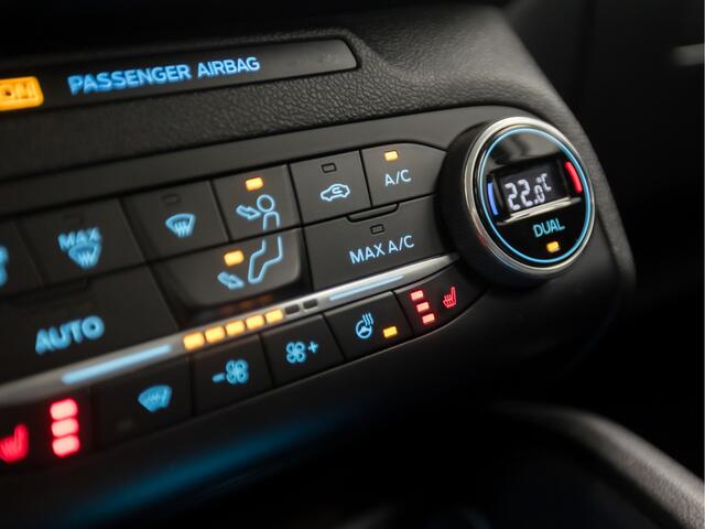 Ford FOCUS 1.0 EcoBoost Titanium Sport Automaat (APPLE CARPLAY, GROOT NAVI, STUUR/STOELVERWARMING, KEYLESS, LM VELGEN, SPORTSTOELEN, PARKEERSENSOREN, DAB+, LANE ASSIST, NIEUWE APK, NIEUWSTAAT)