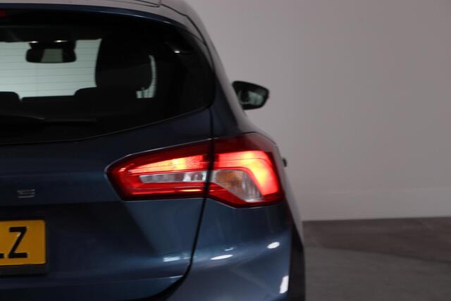 Ford FOCUS 1.0 EcoBoost, Cruise Control, Navigatie, Apple CarPlay/Android Auto, Parkeersensoren, Bluetooth,