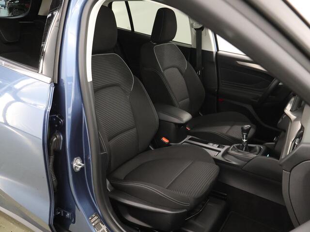 Ford FOCUS Wagon 1.0 EcoBoost Hybrid Titanium | Navigatie | Climate Control | Cruise Control | Parkeersensoren |