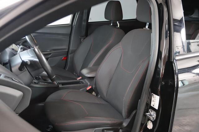 Ford FOCUS Wagon 2.0 TDCI Titanium, ST-Line, Stoel/Stuurverwarming, Trekhaak, Bluetooth