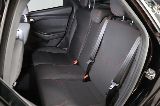 Ford FOCUS Wagon 2.0 TDCI Titanium, ST-Line, Stoel/Stuurverwarming, Trekhaak, Bluetooth