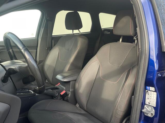 Ford FOCUS Wagon ST-Line | Trekhaak | Verwarmde voorruit | Navi | Cruise | 17 Inch | Parkeersensoren |