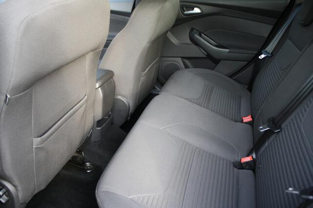 Ford FOCUS Wagon 1.5 Titanium Edition - NAVIGATIE - CAMERA - PDC - TREKHAAK - 1e EIGENAAR