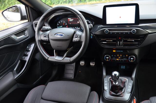 Ford FOCUS Wagon 1.0 EcoBoost Hybrid ST Line Business Navi/Pdc/Ecc/Led/Stoel Stuur & ruitverwarming/Leder/Cr-Controle/Privacy-Glass/Lmv/Bang & Olufsen/Achteruitrijcamera/Trekhaak