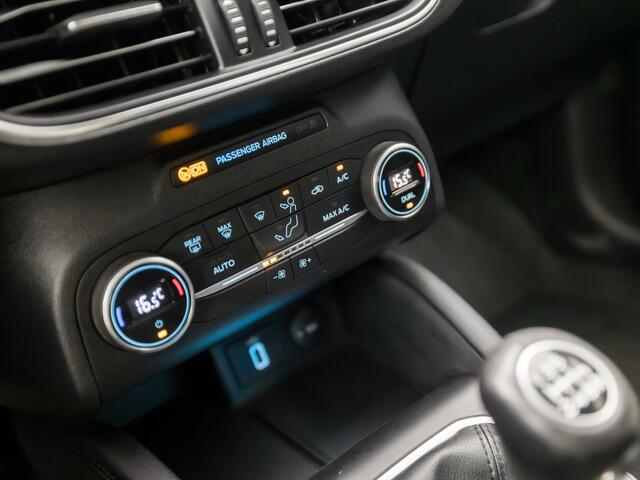 Ford FOCUS 1.0 EcoBoost Titanium Sport (APPLE CARPLAY, GROOT NAVI, CLIMATE, CAMERA, KEYLESS, LM VELGEN, SPORTSTOELEN, LED KOPLAMPEN, LANE ASSIST, DAB+, NIEUWSTAAT)