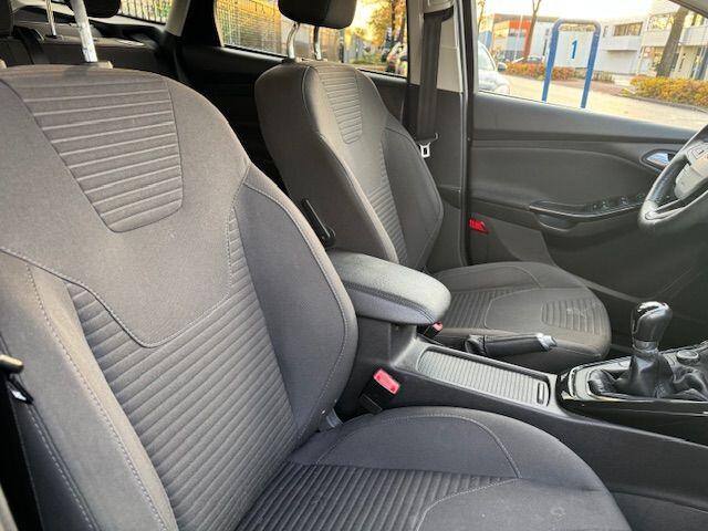 Ford FOCUS Wagon 1.0 Titanium Airco/ECC,Cruisecontrol,Navigatie