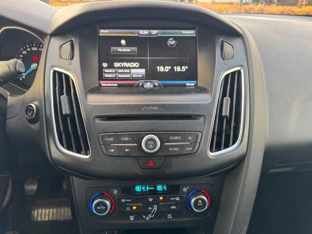 Ford FOCUS Wagon 1.0 Titanium Airco/ECC,Cruisecontrol,Navigatie