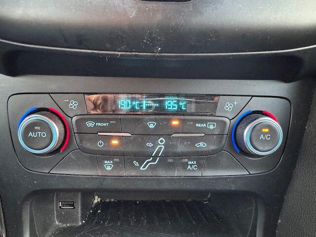 Ford FOCUS Wagon 1.0 Titanium Airco/ECC,Cruisecontrol,Navigatie