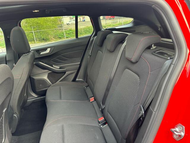 Ford FOCUS Wagon ST-Line EcoBoost Hybrid 155 pk | Pano | Winter Pack | Camera | Adapt. cruise | Camera | Draadloos Apple Carplay |