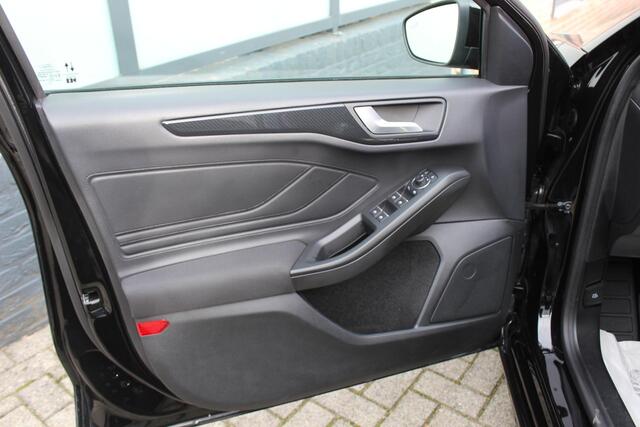 Ford FOCUS 1.0 EcoBoost Hybrid ST Line X Matrix Led, Virtual Cockpit, Winter Pack, Driver Ass Pack, 155PK AUT,