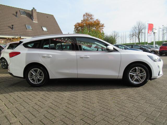 Ford FOCUS Wagon 1.0 EcoBoost Trend Edition Business | Airco | Navigatie | Parkeersensoren | Incl. BOVAG Garantie | DAB+ | LED Dagrijverlichting |
