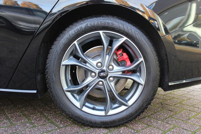 Ford FOCUS Wagon 1.0 EcoBoost 155PK Hybrid ST Line X | Panoramadak | Trekhaak | AGR | Elektrische achterklep | B&O Actieweken 1 t/m 15 november!