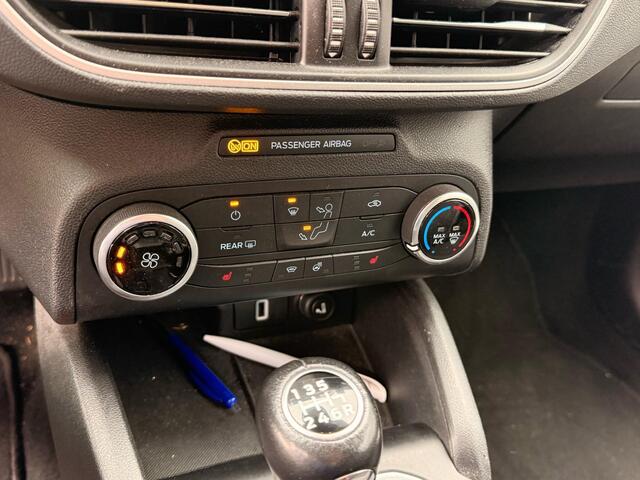 Ford FOCUS Wagon 1.0 EcoBoost Titanium Business 125pk Trekhaak | Achteruitrijcamera | Navigatie | Stoelverwarming | Carplay, Android auto | Voorruit verwarming