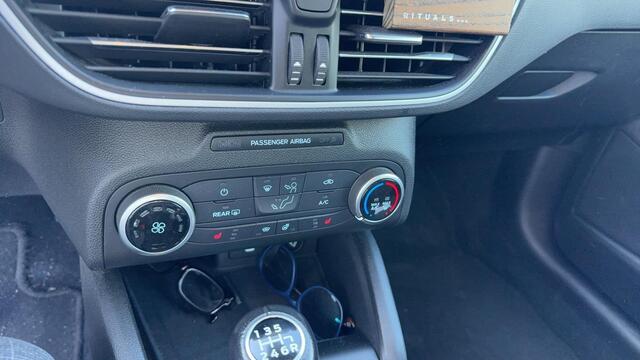 Ford FOCUS Wagon 1.0 EcoBoost Titanium Business Trekhaak | Adaptieve Cruise | Winterpack | Full LED | 17 inch Lichtmetaal | Dealer onderhouden