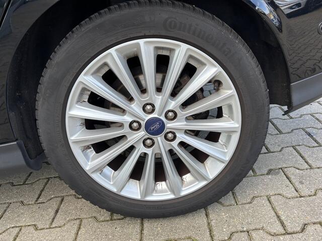 Ford FOCUS 1.0 Titanium Clima, Navigatie & Cruise Control