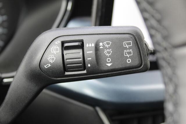 Ford FOCUS 1.0-155pk EcoBoost Mild-Hybrid 'Active' AUTOMAAT ! Trekgewicht 1.500kg ! Slechts 6.450km ! Ruim ¤. 9.000,- beneden de nieuwprijs ! Volautm. airco dual, navigatie, telefoonvoorb., adaptive cruise control, LED verlichting, metallic lak, camera, front-, lane