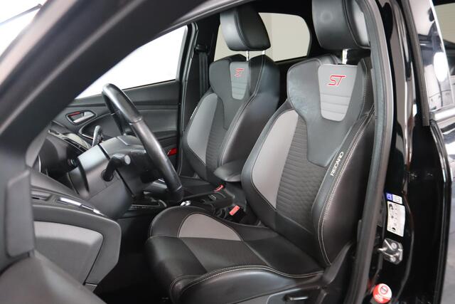 Ford FOCUS 2.0 ST 250PK, Recaro, SYNC, Stoel/Stuurverwarming, Cruise Control, Bluetooth