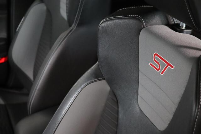 Ford FOCUS 2.0 ST 250PK, Recaro, SYNC, Stoel/Stuurverwarming, Cruise Control, Bluetooth