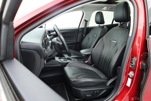 Ford FOCUS Wagon 1.5 EcoBoost Vignale | Pano | Adapt. Cruise | Trekhaak | CarPlay | HUD | Navi | Stoel-Stuurverw.