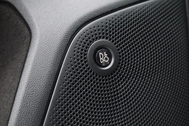 Ford FOCUS Wagon 1.5 EcoBoost Vignale | Pano | Adapt. Cruise | Trekhaak | CarPlay | HUD | Navi | Stoel-Stuurverw.