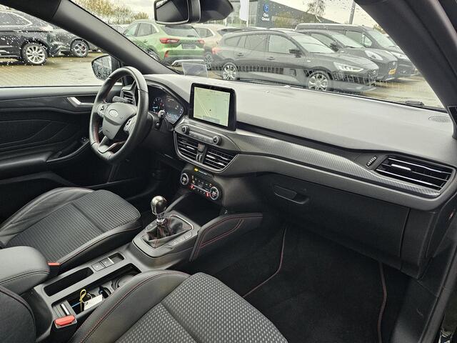 Ford FOCUS 1.0 EcoBoost ST Line Business LED | Panoramadak | Winterpack | Adaptieve cruise | Head up display | Trekhaak | 18'' velgen | Zéér netjes!